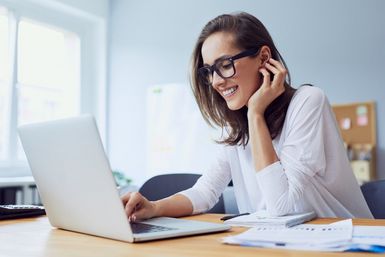 SMART-Methode Frau nutzt SMART-Methode
